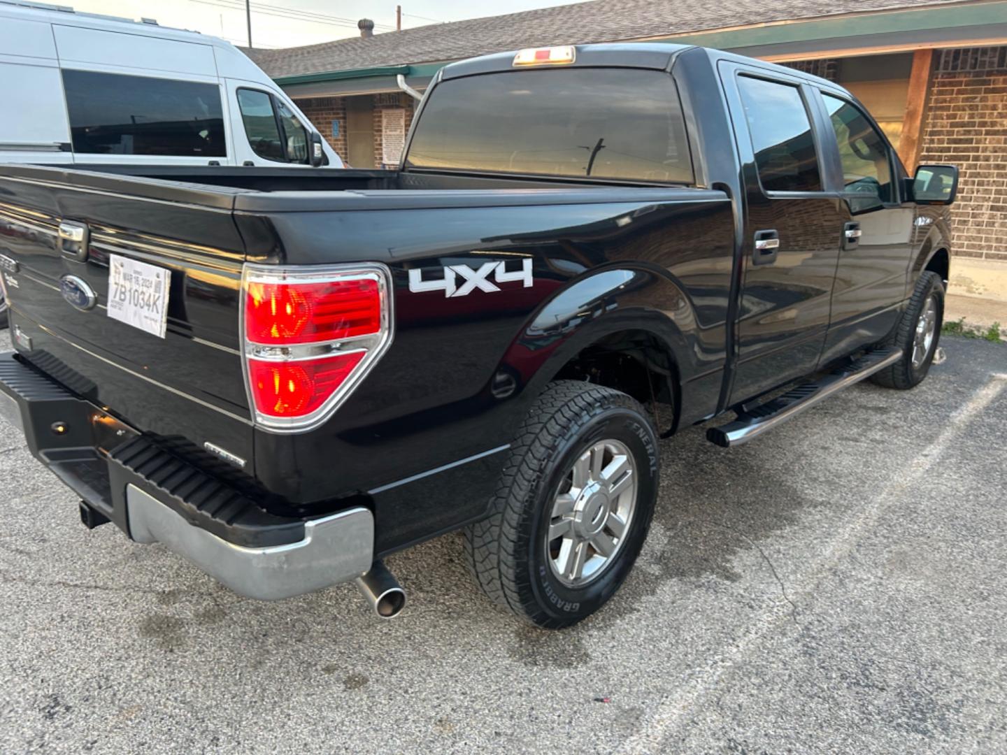 2012 Black Ford F-150 XL SuperCrew 5.5-ft. Bed 4WD (1FTFW1EF1CK) with an 5.0L V8 engine, 6-Speed Automatic transmission, located at 1687 Business 35 S, New Braunfels, TX, 78130, (830) 625-7159, 29.655487, -98.051491 - Photo#7